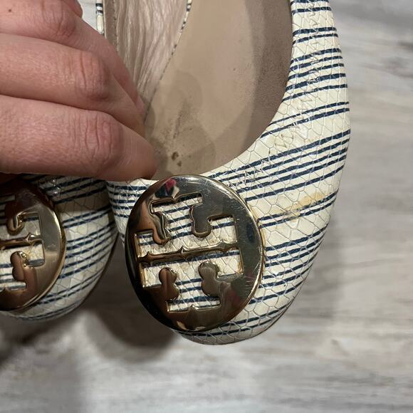 Tory Burch REVA 8 Beige Printed Piano Stripe Blue Gold Logo Ballet Flats Leather - Picture 9 of 9